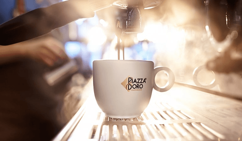 Jacobs-Kaffeemaschine im Restaurant eines Hotels